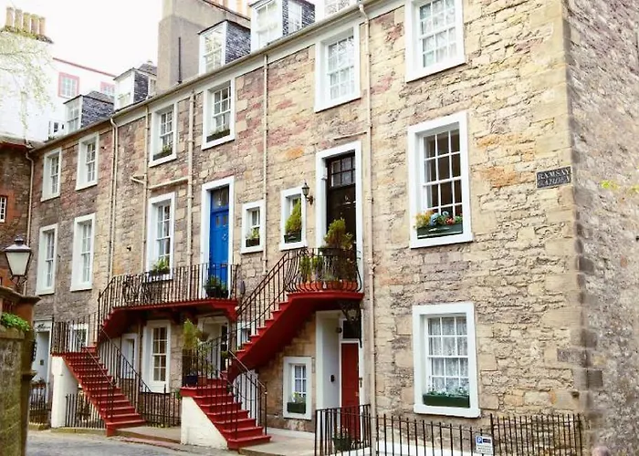 Ramsay Gardens - Grand 4-Bedroom Next To Castle