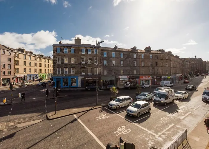 Hotel near College: The Home Street Residence